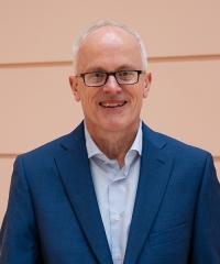 Dr. Manfred Gross, Wien
